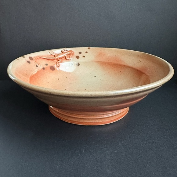 3D Gecko Lizard Studio Art Pottery Stoneware Bowl 8.5” Artist Signed Dyer - Picture 3 of 12